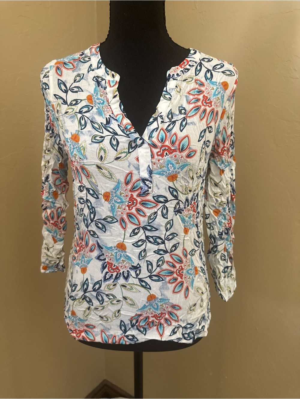 Talbots Floral V-Neck Long Sleeve Top in White with Multicolor Print